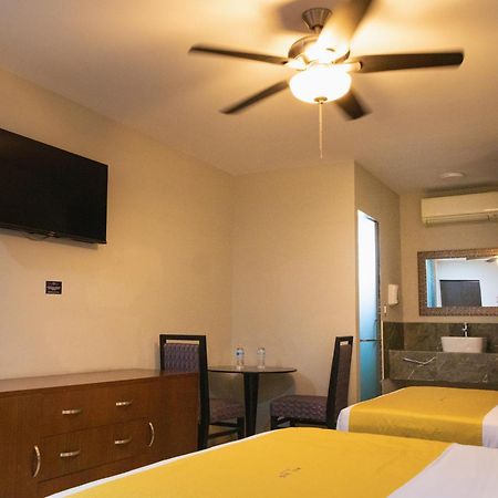Hotel Maioris El Diez Culiacan Exterior photo