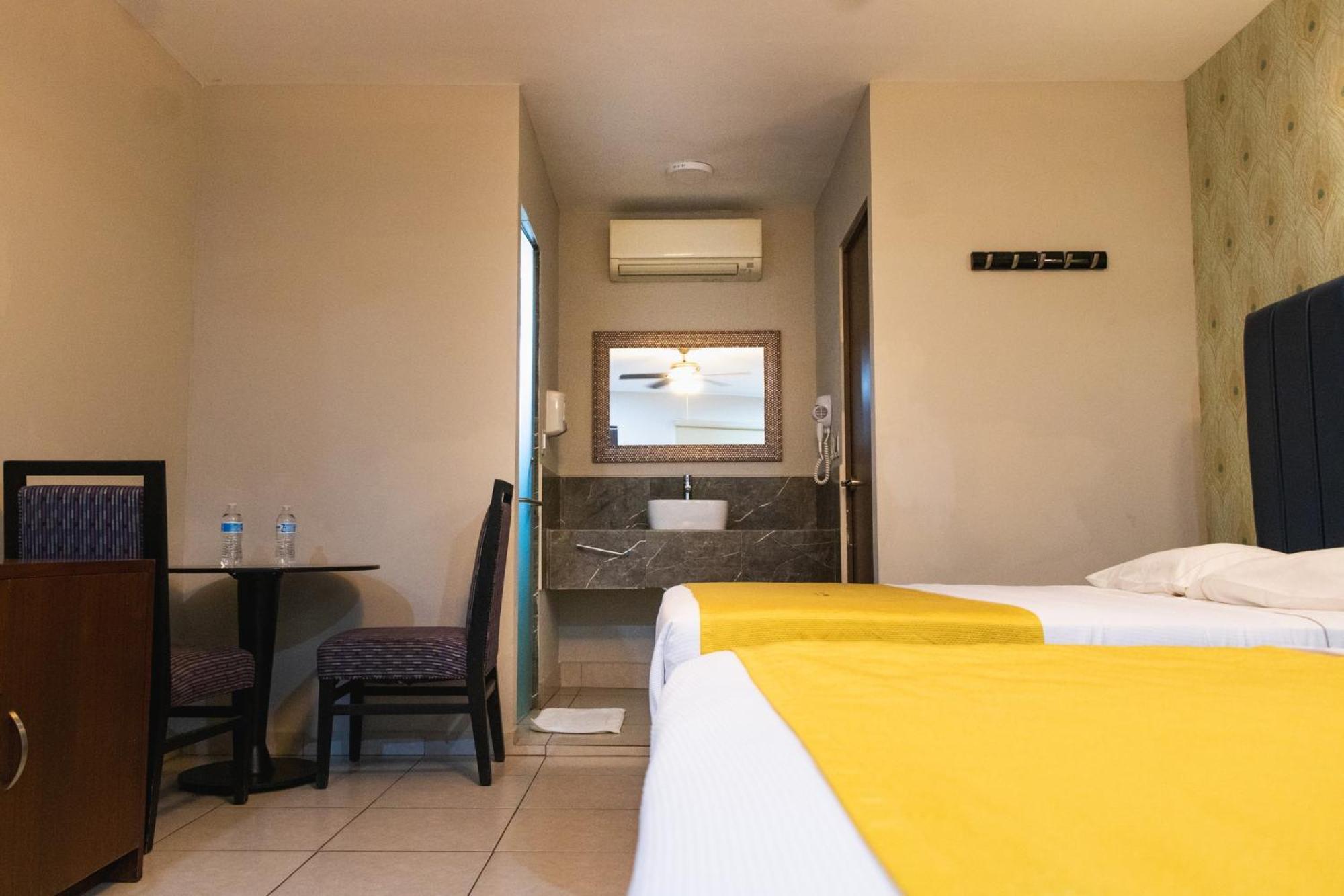 Hotel Maioris El Diez Culiacan Exterior photo