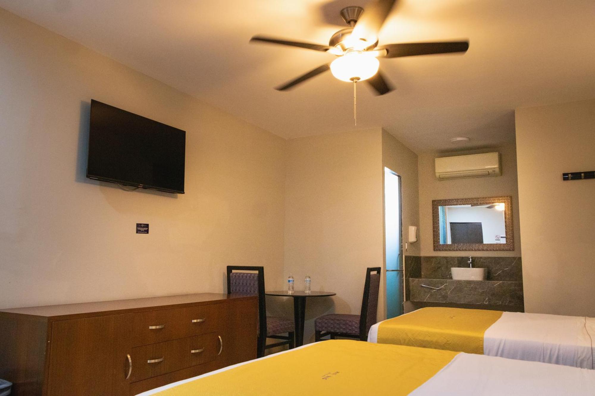 Hotel Maioris El Diez Culiacan Exterior photo